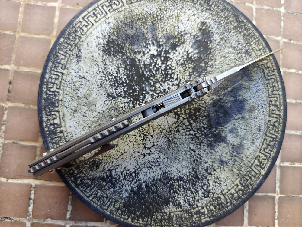 Mai's Real D2 hoja Amphibia cu - Pocket Knife Ceramic reseña y precio
